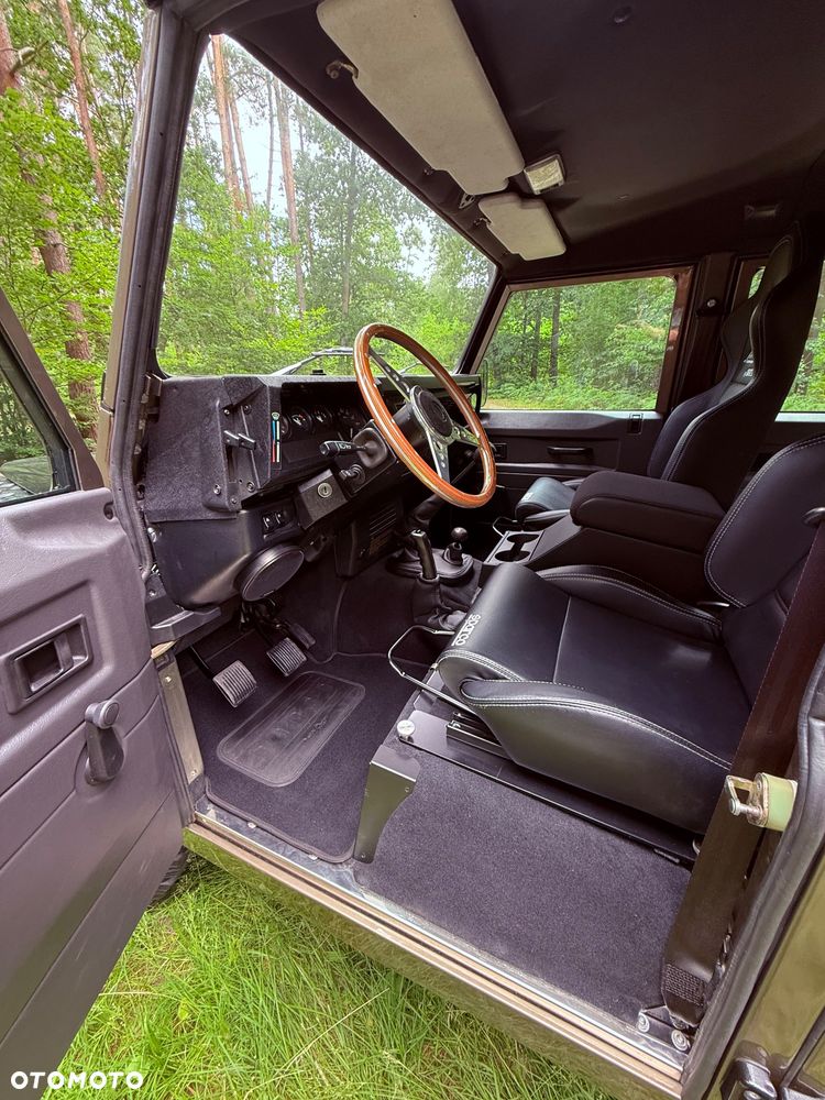 Land Rover Defender - 4
