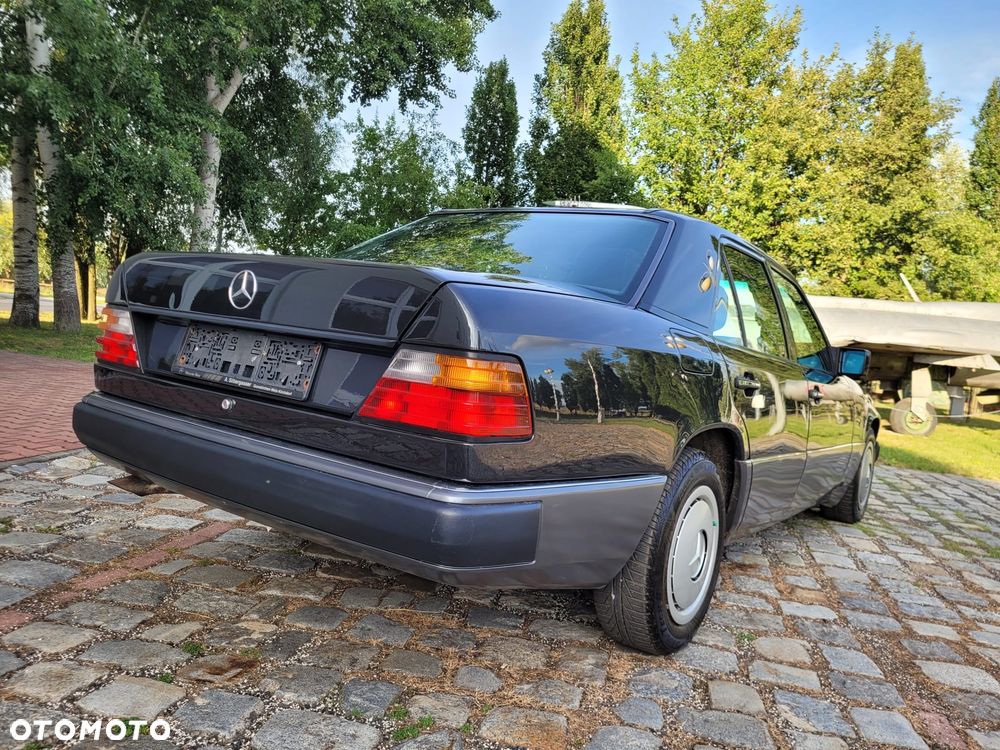 Mercedes-Benz 280 - 22