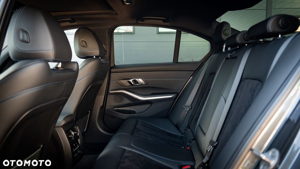 BMW Seria 3 320d M Sport - 23