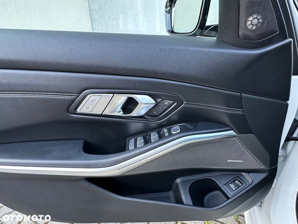 BMW Seria 3 320d xDrive M Sport - 31