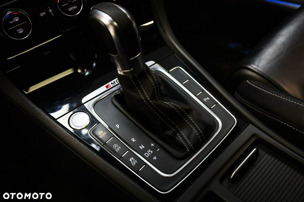 Volkswagen Golf - 24