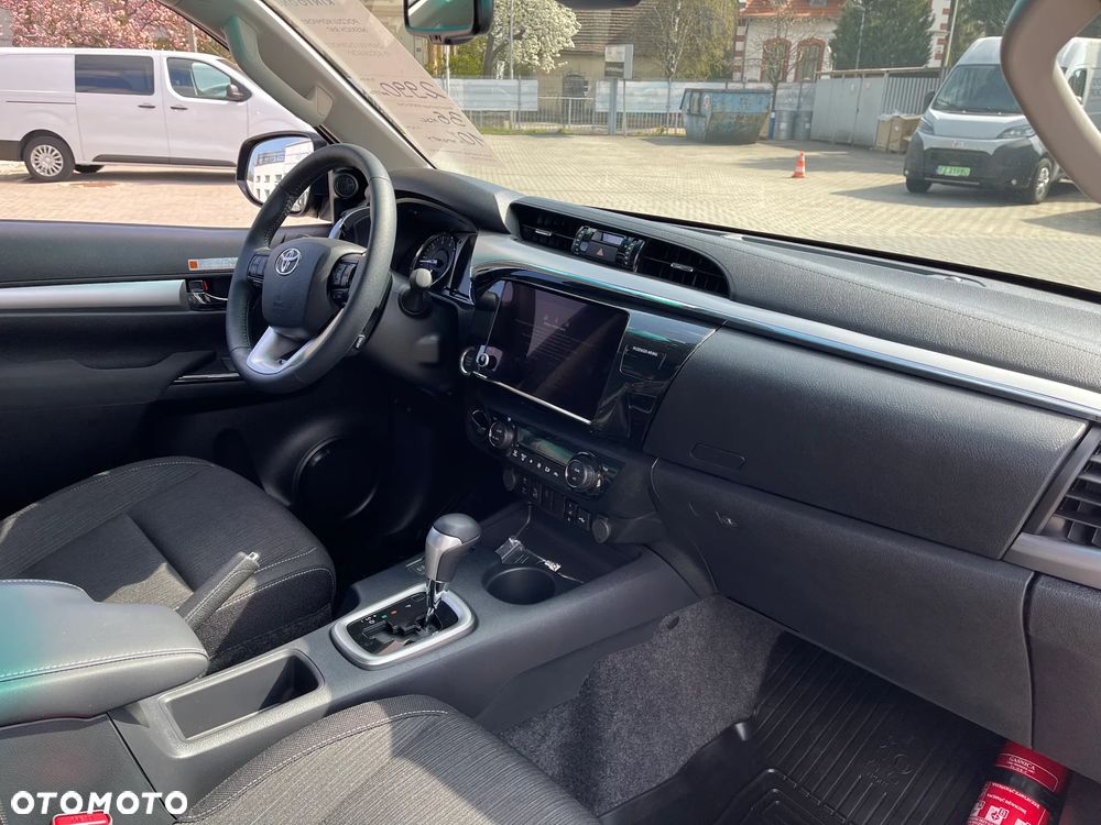 Toyota Hilux 2.8 D-4D Double Cab Invincible Sport 4x4 - 19