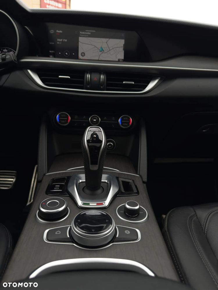 Alfa Romeo Stelvio 2.0 Turbo 16V AT8-Q4 Veloce - 31