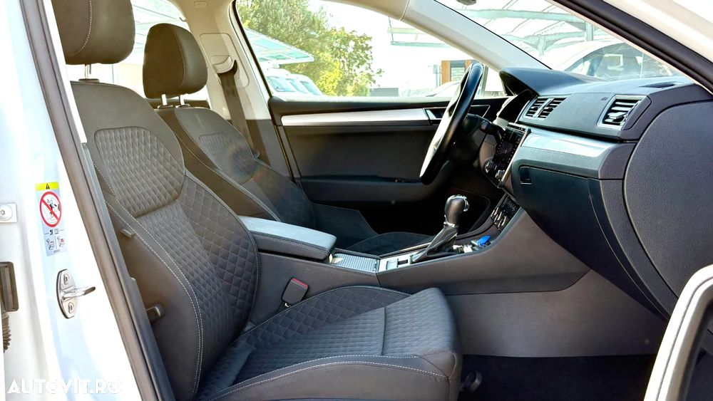 Skoda Superb 2.0 TDI DSG Ambition - 28