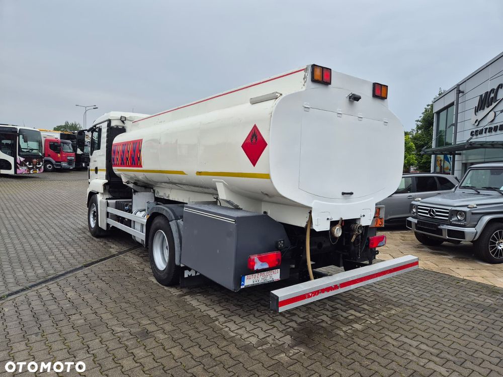 MAN TGS 18.360 / CYSTERNA / PALIWA + OLEJE / ADR / EURO 5 / 11M3 / 3 KOMORY / KABINA SYPIALNIANA / 1WŁ - 12