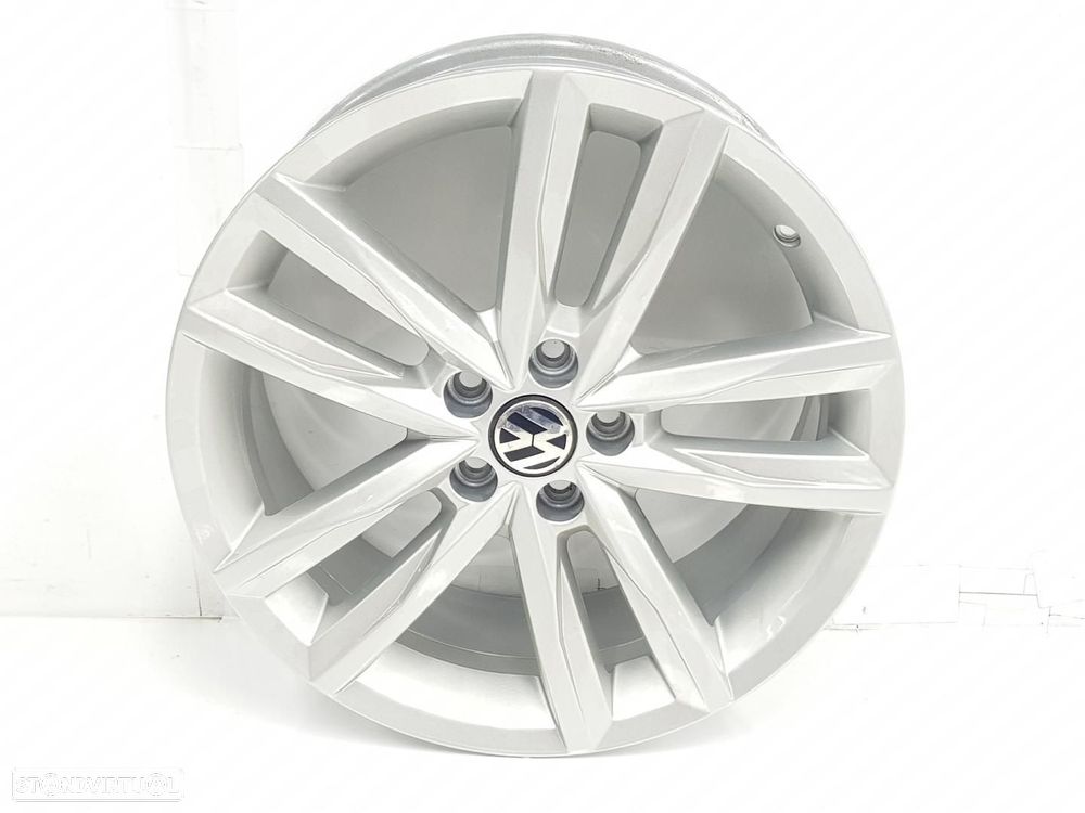 PNEU VOLKSWAGEN POLO VI AW108.2017 - 1