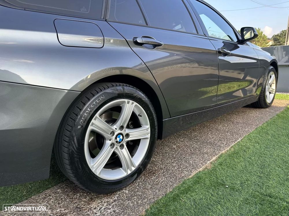 BMW 318 d Sport Line - 24
