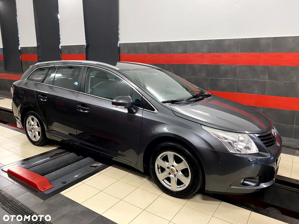 Toyota Avensis Touring Sports 1.8 Executive - 4