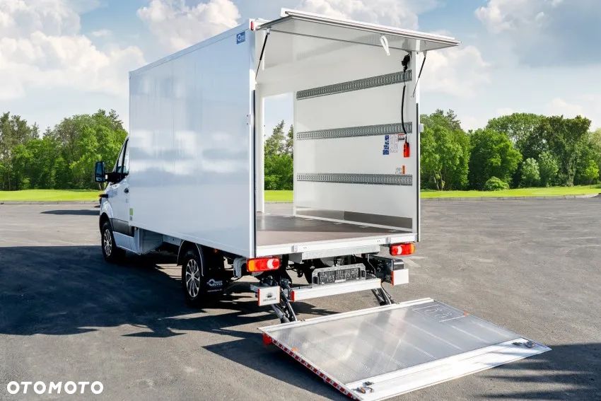 Mercedes-Benz Sprinter - 4
