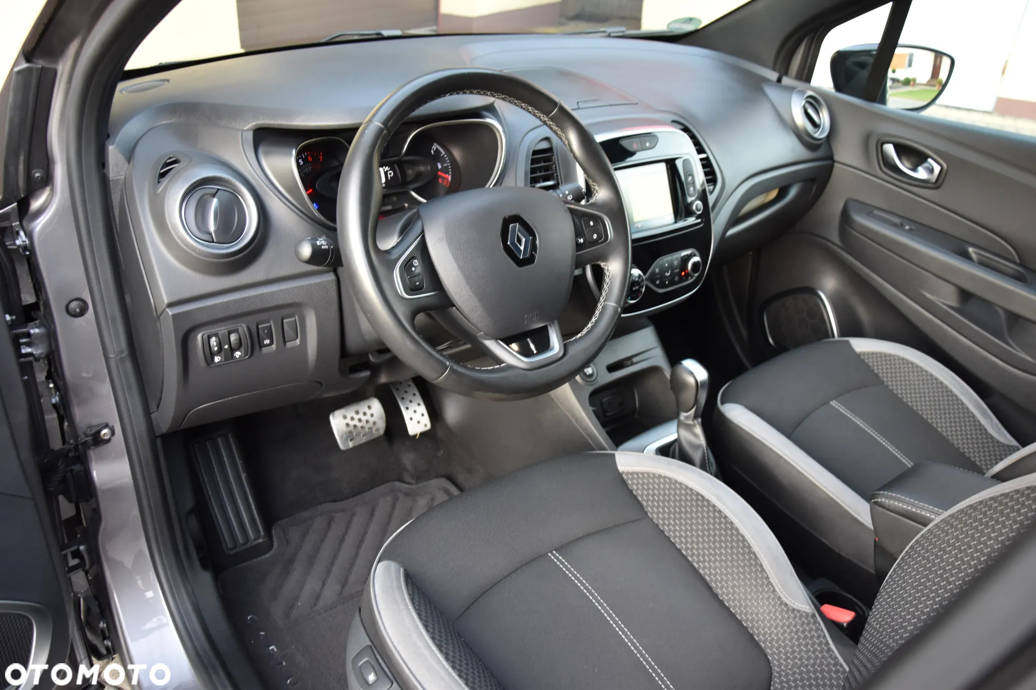 Renault Captur ENERGY TCe 120 EDC Bose Edition - 16