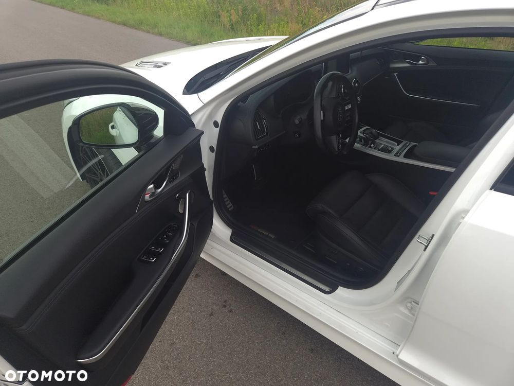 Kia Stinger 3.3 T-GDI AWD GT - 22