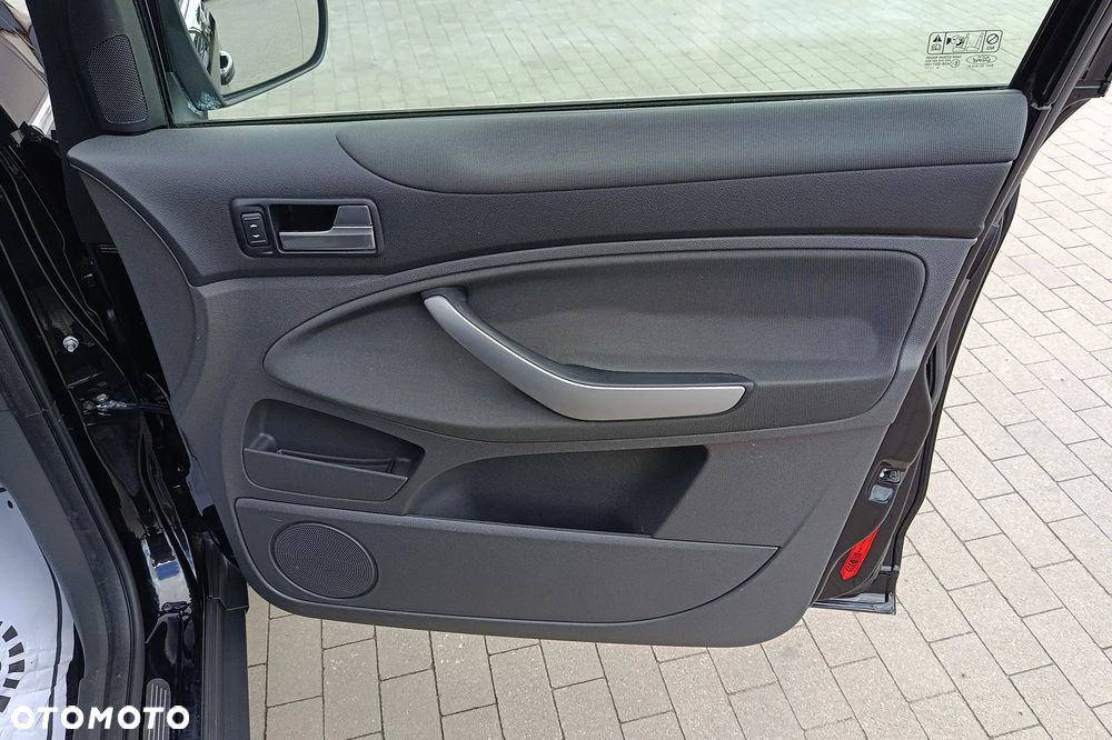 Ford Kuga 2.0 TDCi 4x4 Trend - 36