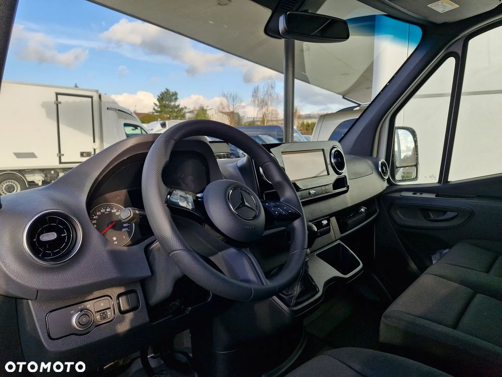 Mercedes-Benz Sprinter - 7