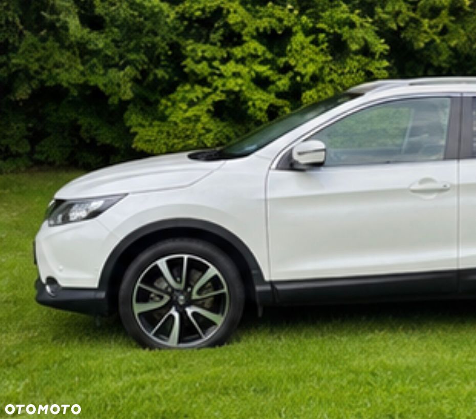 Nissan Qashqai 1.6 dCi Xtronic TEKNA+ - 4