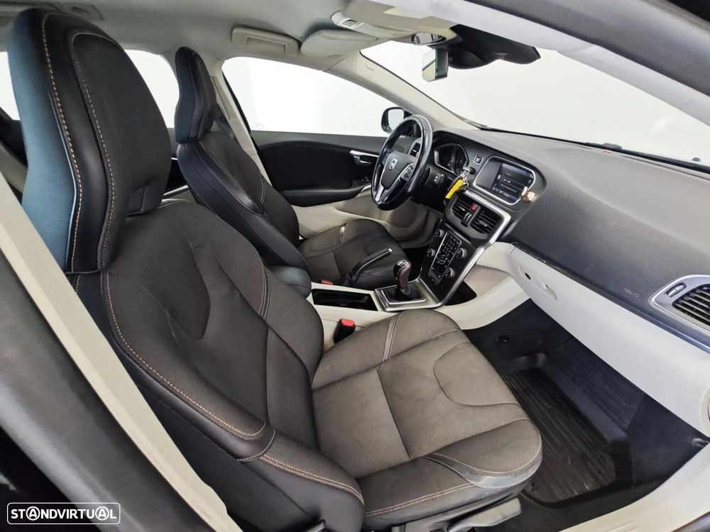Volvo V40 Cross Country 1.6 D2 Momentum - 46