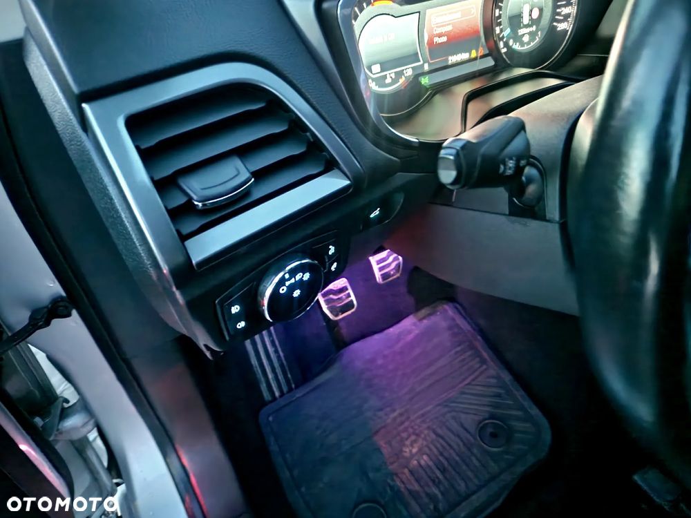 Ford Mondeo SW 2.0 TDCi Titanium - 24