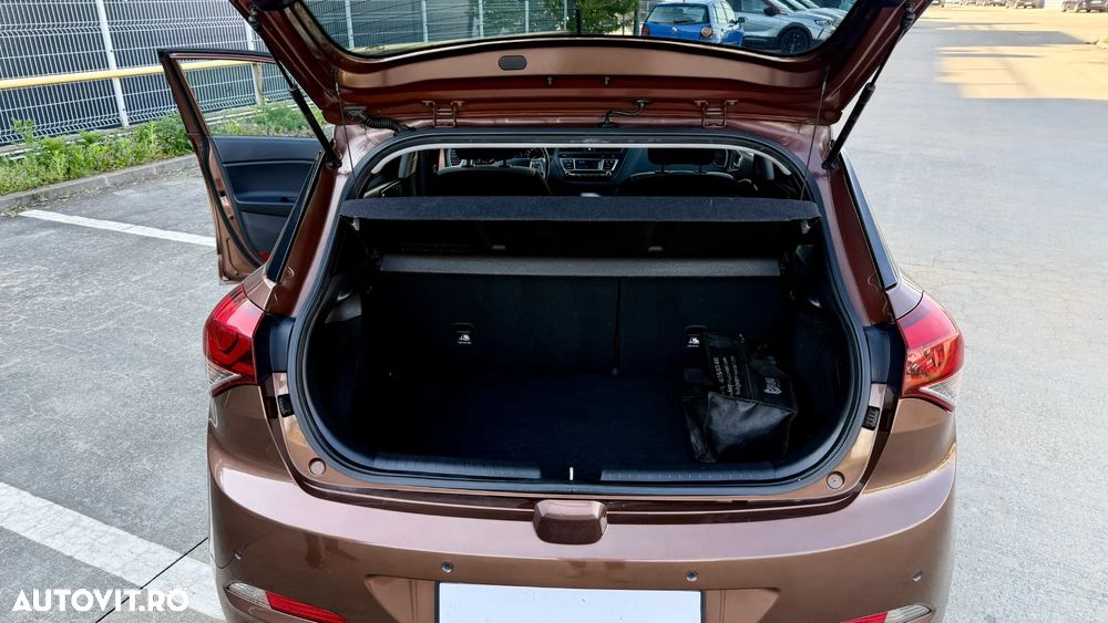 Hyundai i20 1.2 Highway - 12