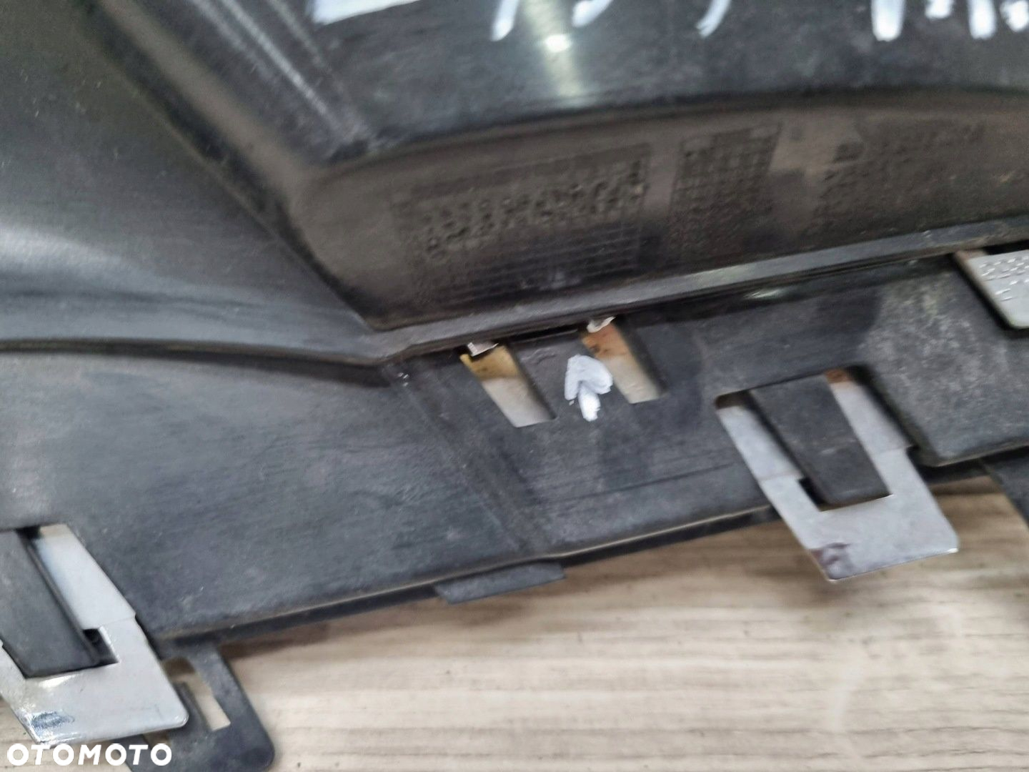 Opel Corsa D 2012 Przód strona prawa Krata halogenu - 9