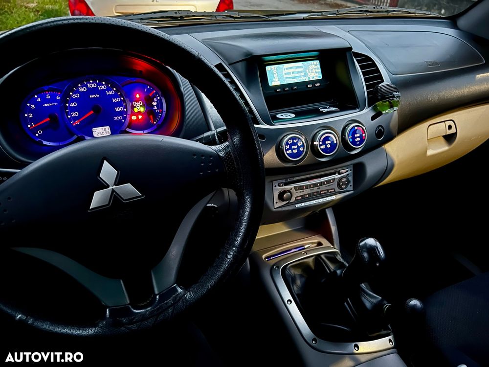 Mitsubishi L200 - 12