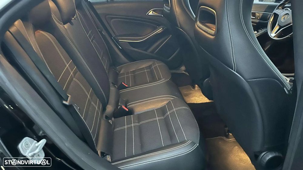 Mercedes-Benz CLA 180 d 7G-DCT Urban - 13