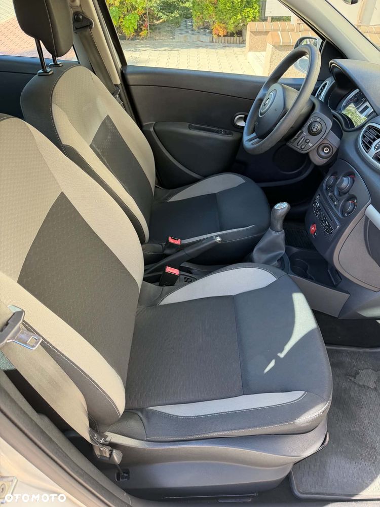 Renault Clio - 9