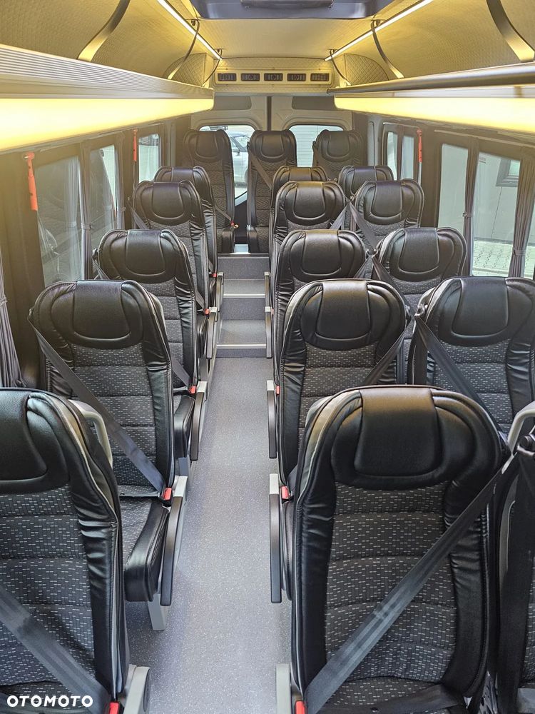 Mercedes-Benz Sprinter 519 - 12