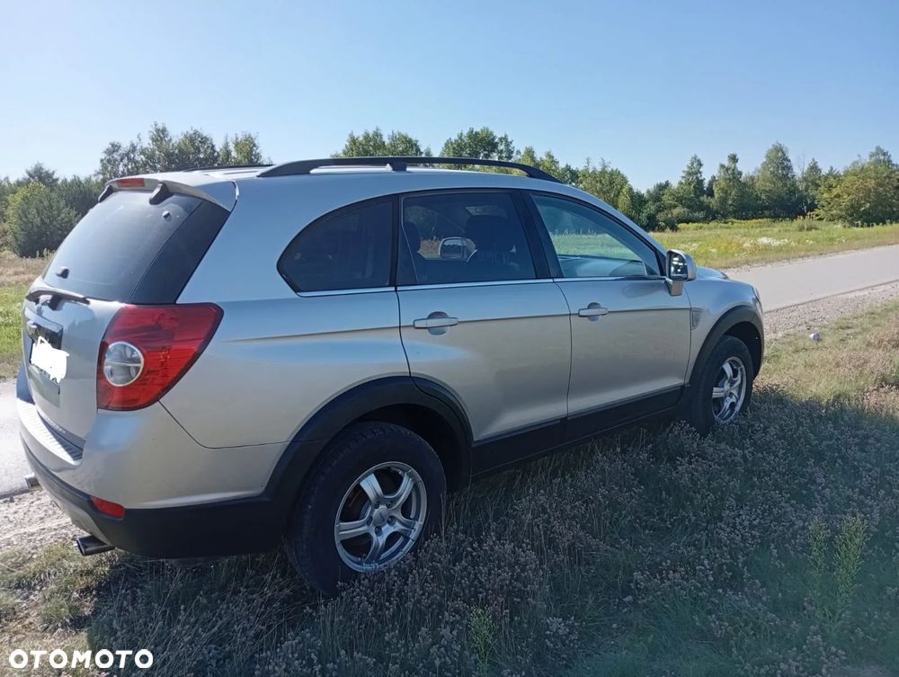 Chevrolet Captiva 2.4 LS 5os - 3