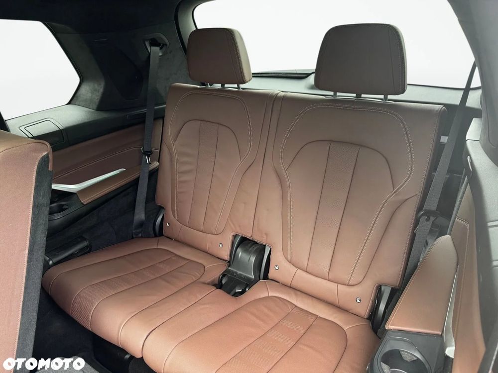 BMW X7 - 24