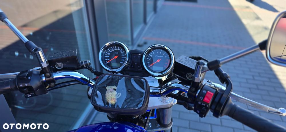 Suzuki GSX - 16