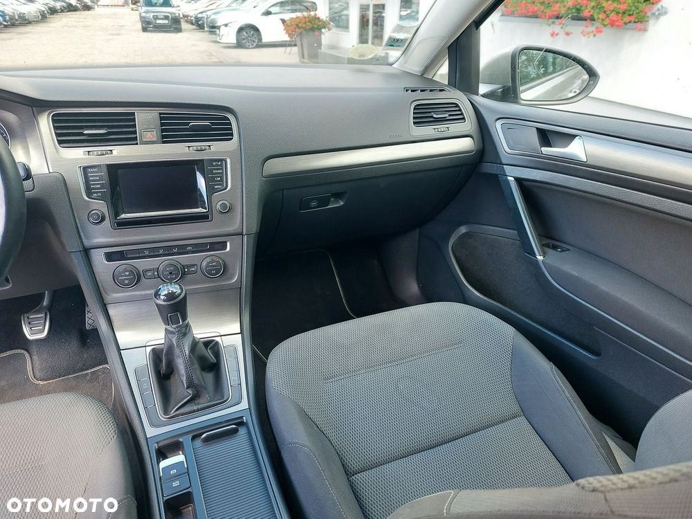 Volkswagen Golf - 20