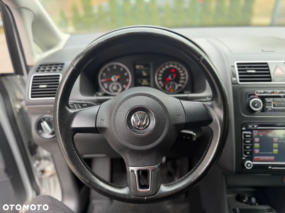 Volkswagen Touran - 12