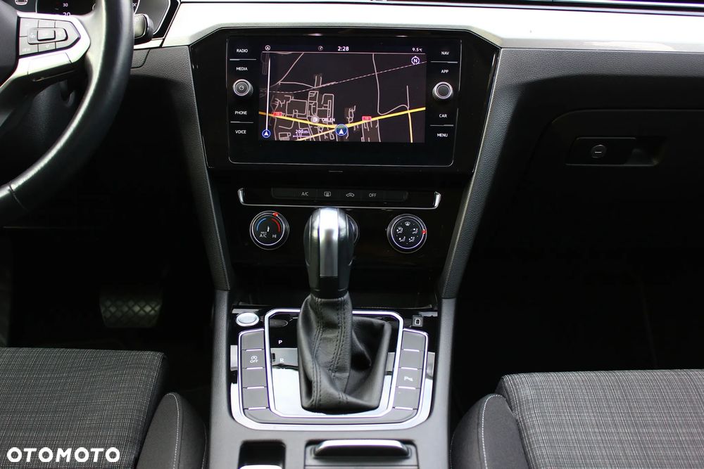 Volkswagen Passat 2.0 TDI SCR DSG Business - 38