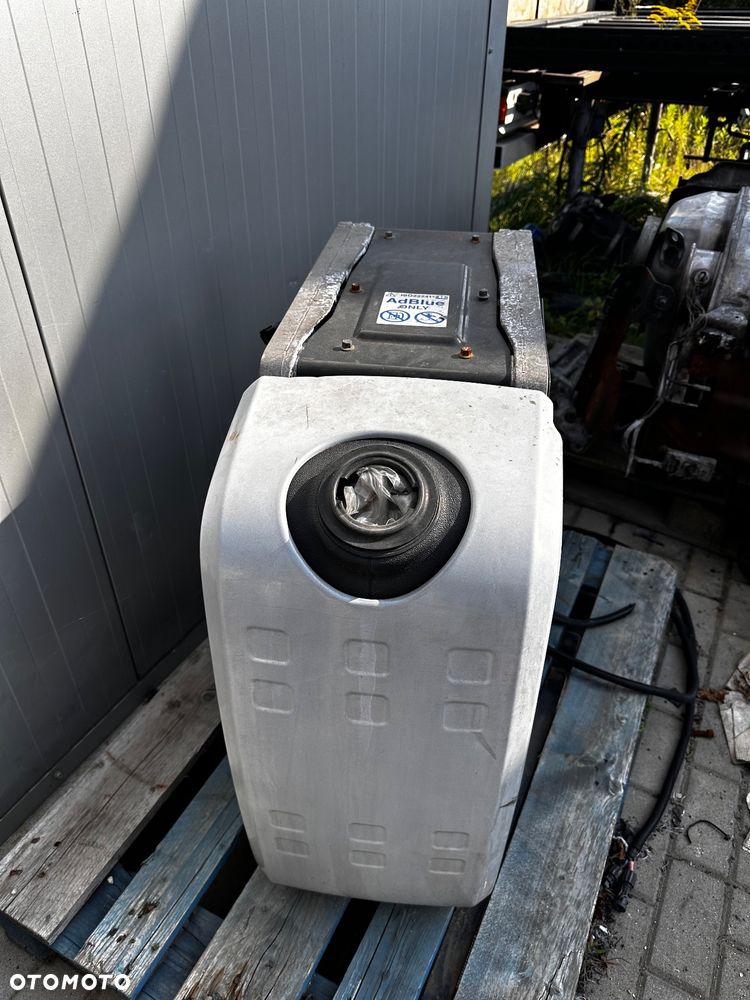 Zbiornik VOLVO adblue kompletny z pompą - 1