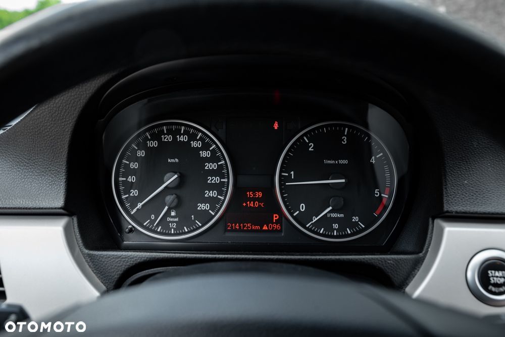 BMW Seria 3 320d xDrive DPF - 29