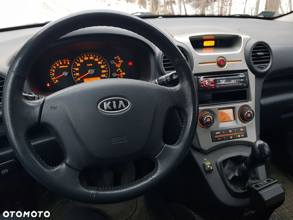 Kia Carens - 12