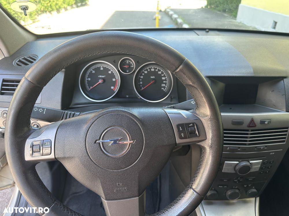 Opel Astra 1.7 CDI Cosmo - 19