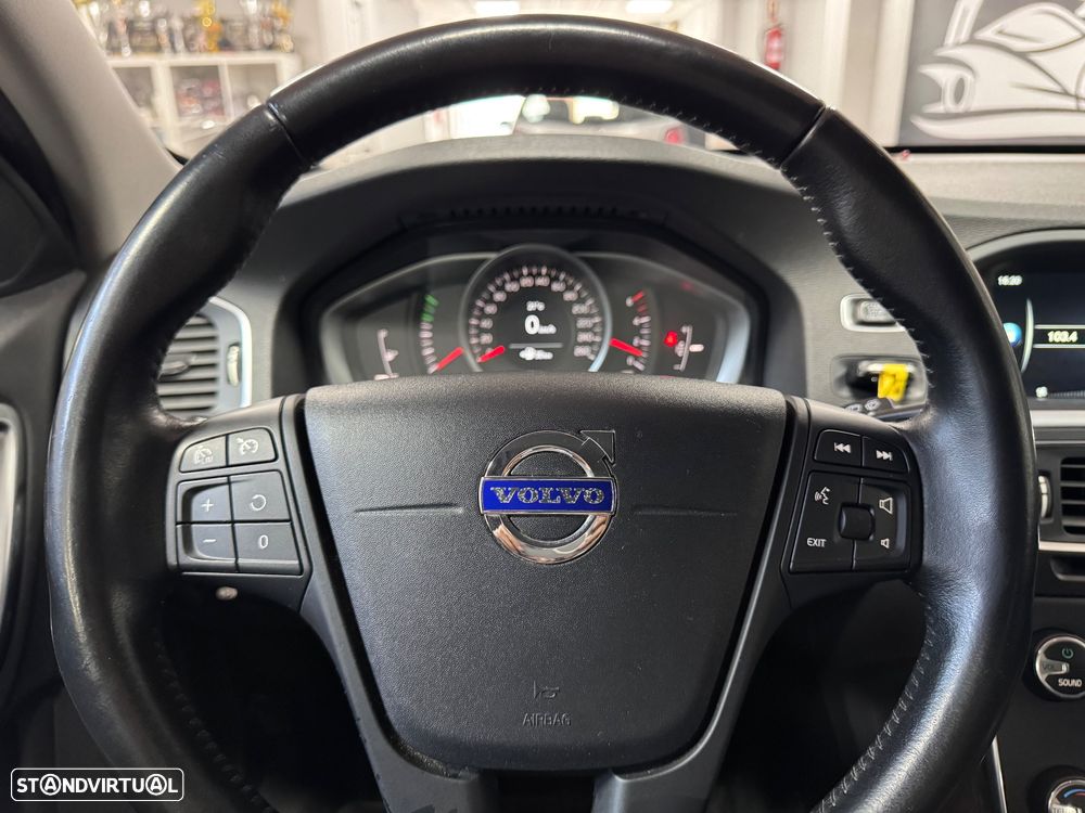 Volvo V60 D2 Momentum - 22