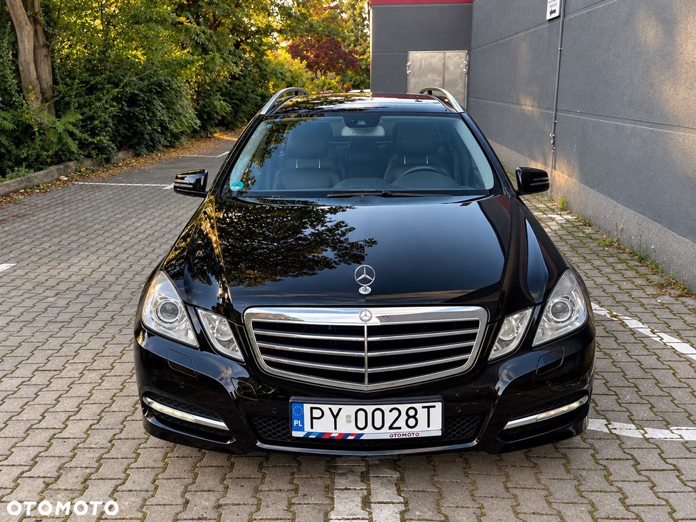 Mercedes-Benz E-Class 2011 photo 2