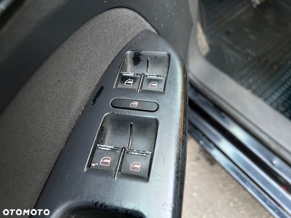 Volkswagen Touran 1.9 TDI Highline - 12