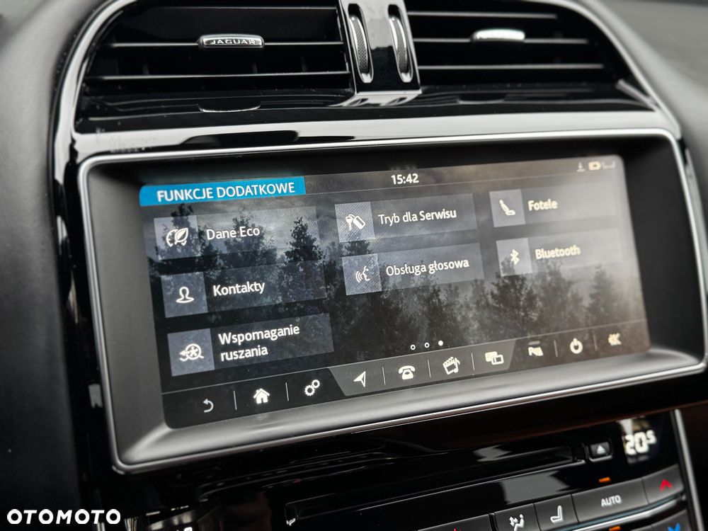 Jaguar XE 2.0 T R-Sport - 32