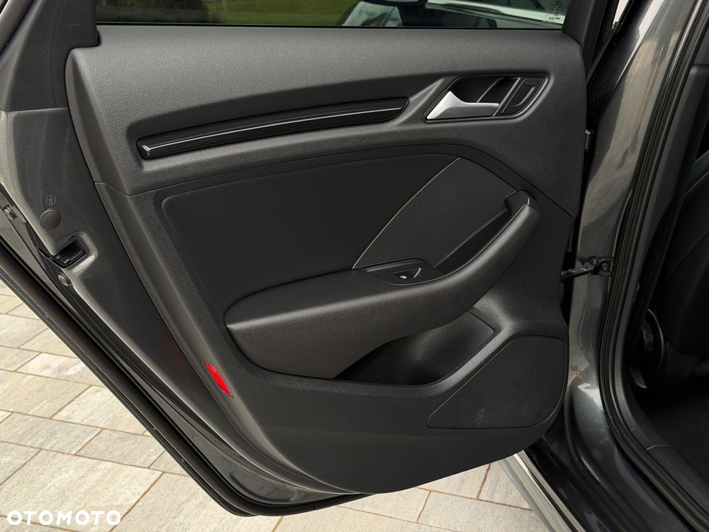 Audi A3 Sportback 2.0 TDI (clean diesel) quattro S tronic S line Sportpaket - 32