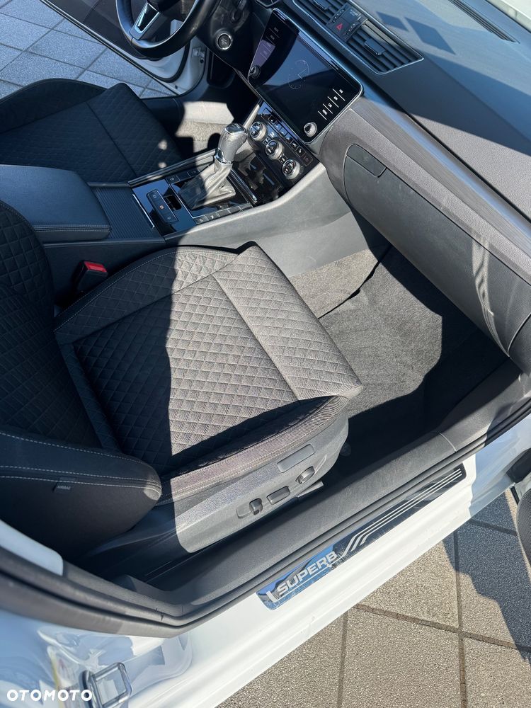Skoda Superb 2.0 TDI Style DSG - 24