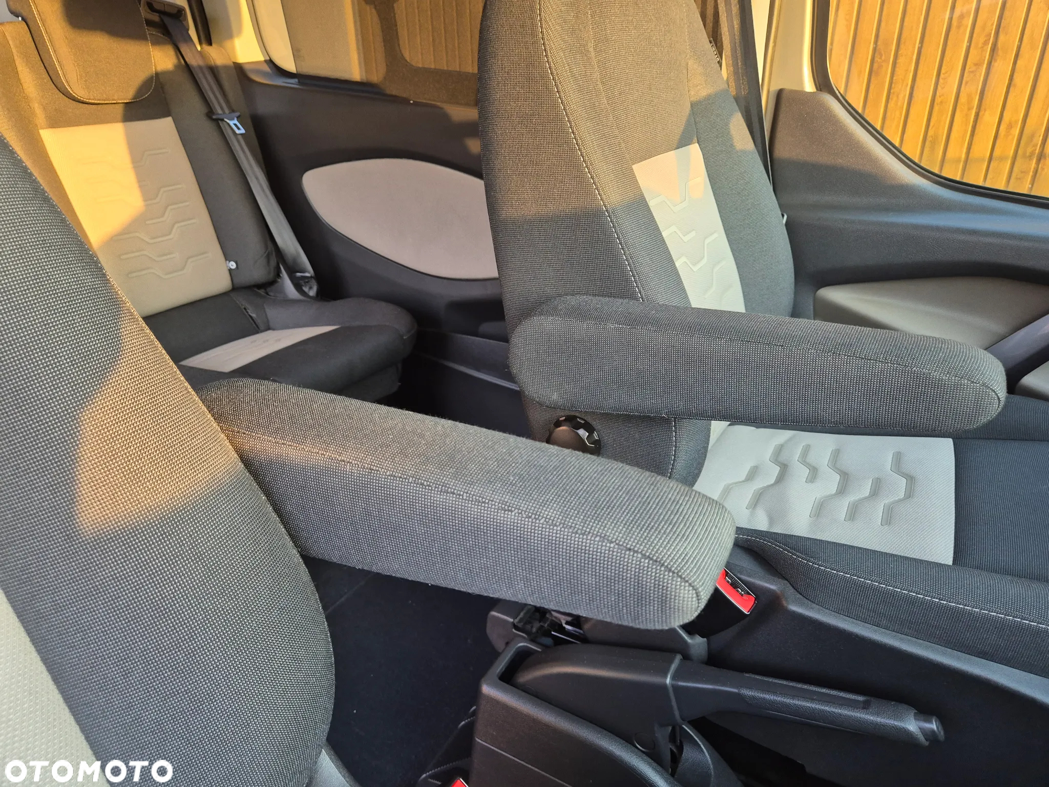 Ford Tourneo Custom - 15