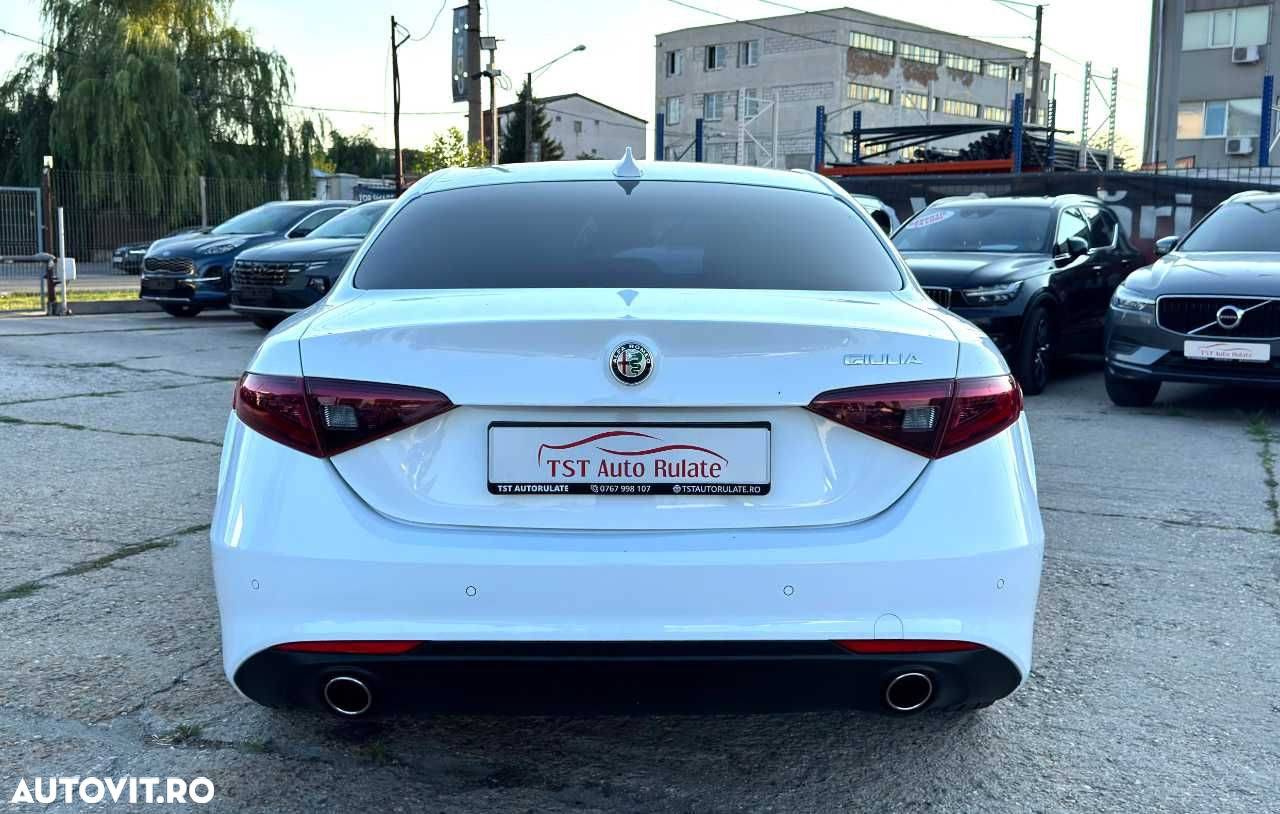 Alfa Romeo Giulia - 7