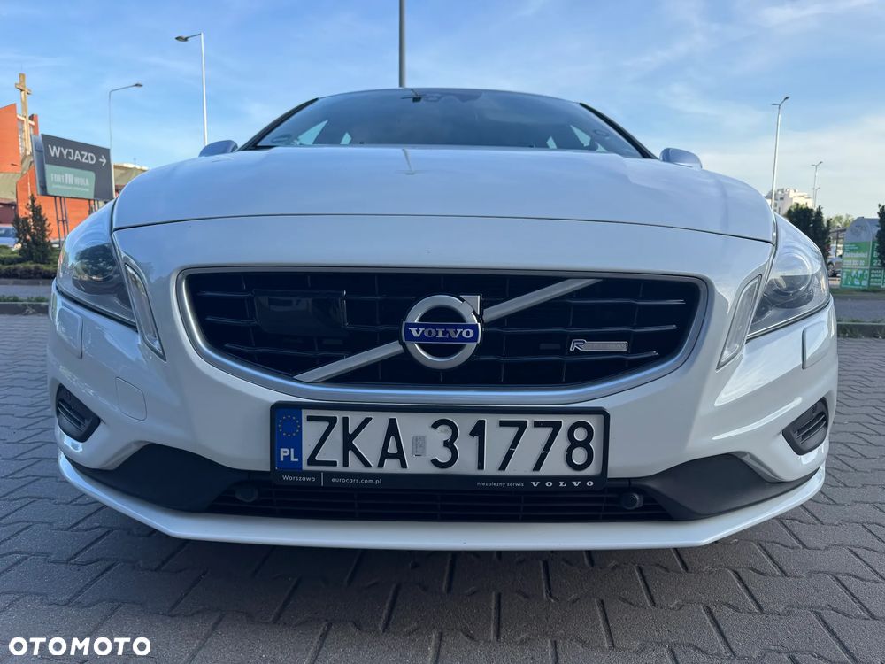 Volvo V60 D5 AWD R-Design - 2
