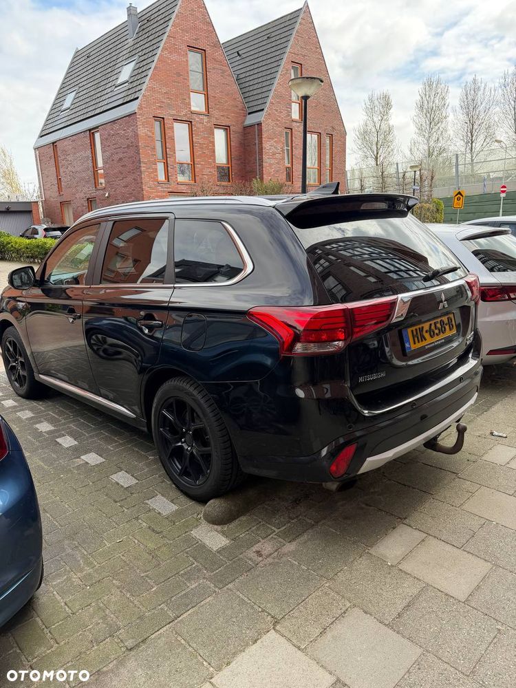 Mitsubishi Outlander Instyle NAVI + - 3