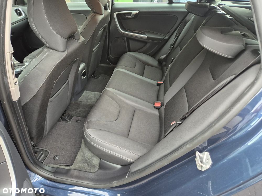 Volvo V60 T3 Base - 24