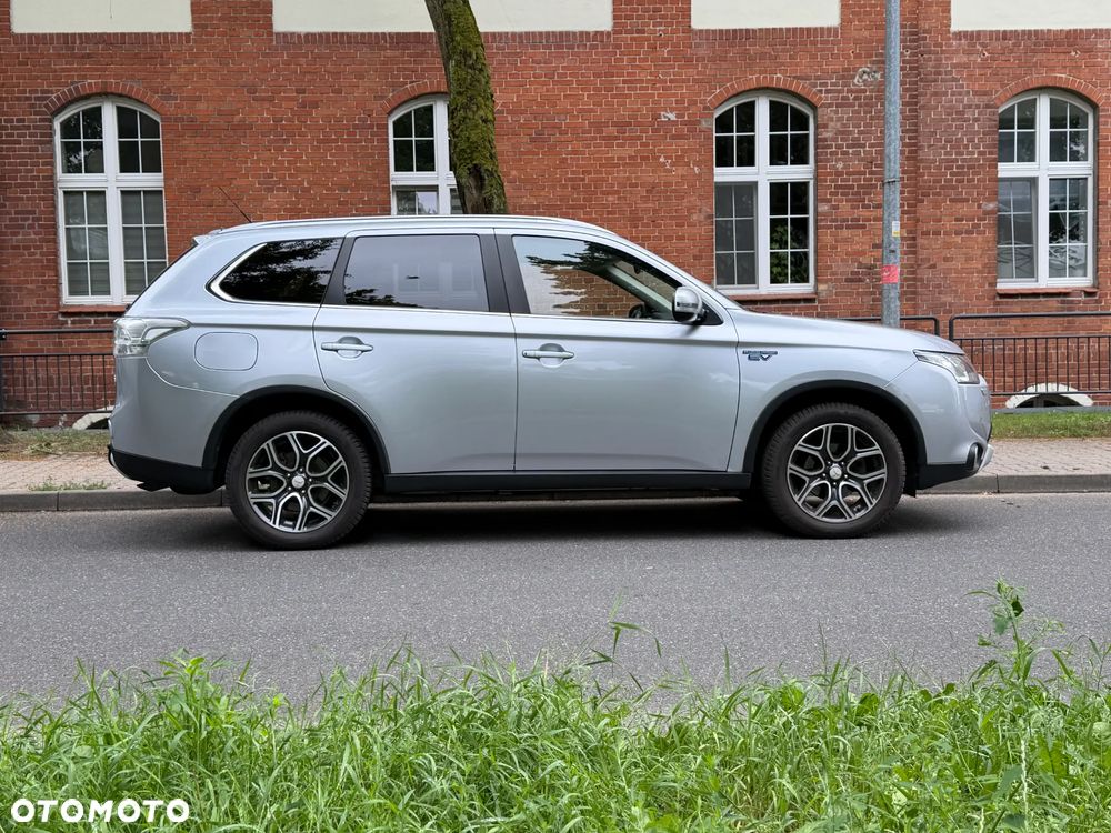 Mitsubishi Outlander 2.0 4WD Plus - 7