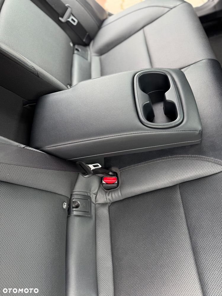 Toyota Camry 2.5 Hybrid Dynamic Force Comfort e-CVT - 23