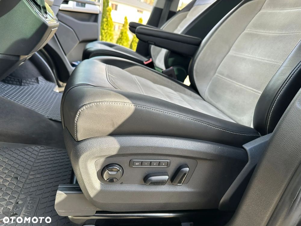 Volkswagen Multivan 2.0 BiTDI L2 Comfortline 4Motion DSG - 24